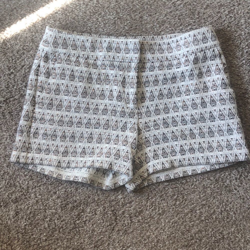 LOFT patterned shorts. - Picture 4 of 7